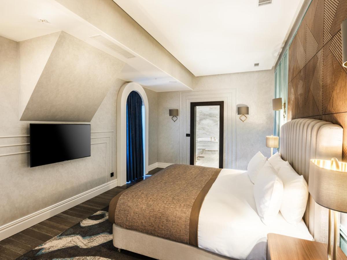InterContinental Baku, an IHG Hotel Bagian luar foto A bedroom at the hotel
