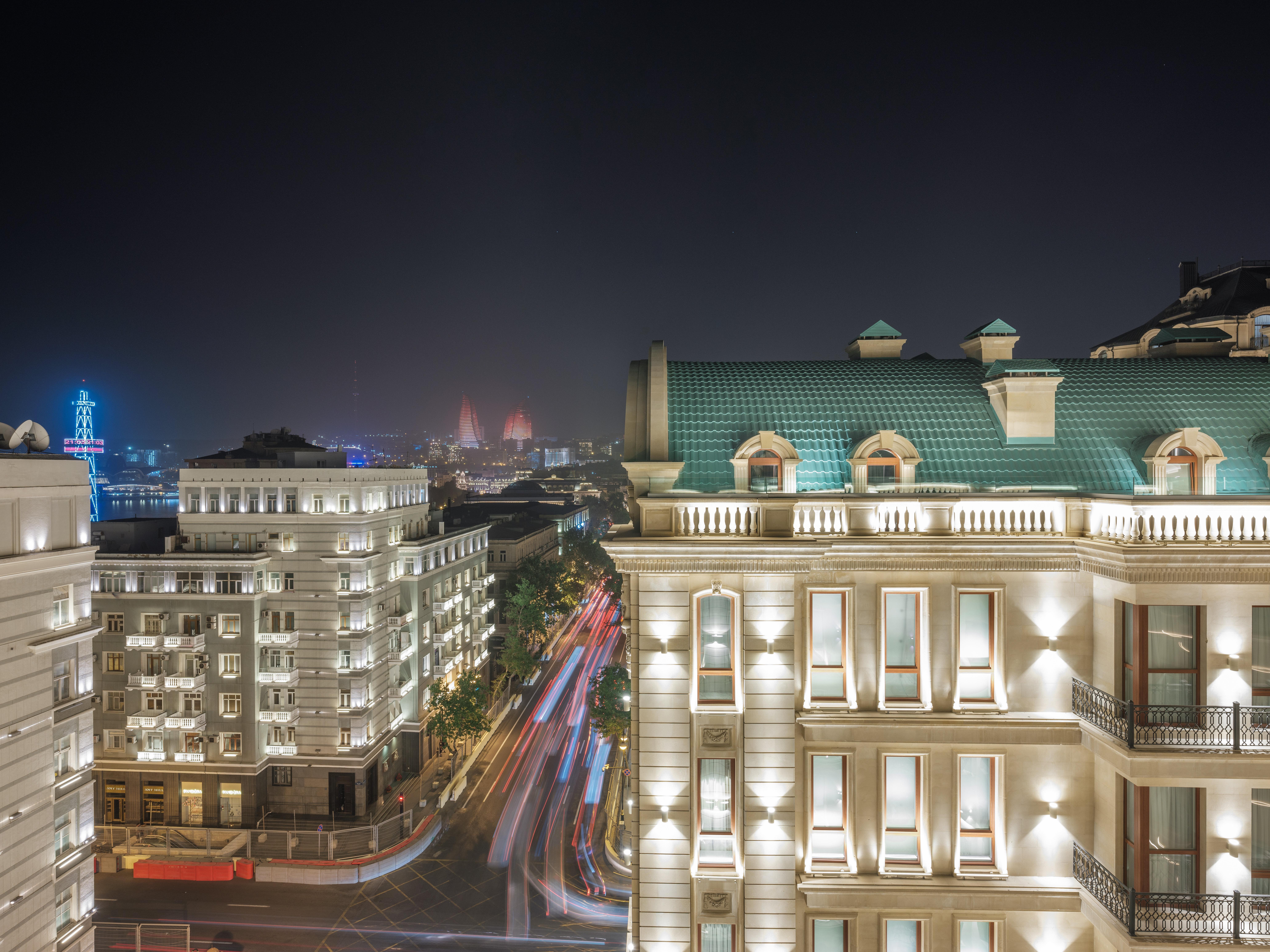 InterContinental Baku, an IHG Hotel Bagian luar foto The hotel at night