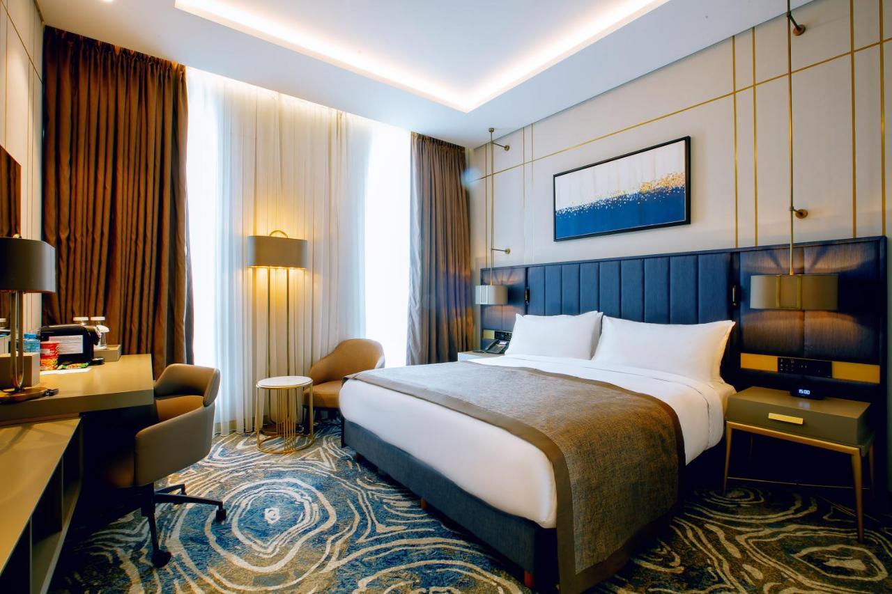 InterContinental Baku, an IHG Hotel Bagian luar foto Deluxe room