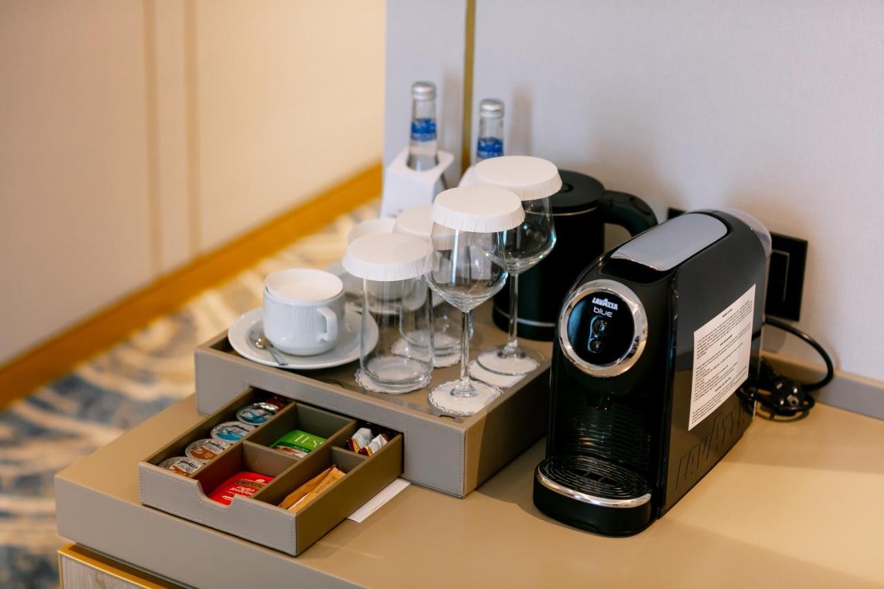 InterContinental Baku, an IHG Hotel Bagian luar foto A Nespresso coffee machine in a hotel room